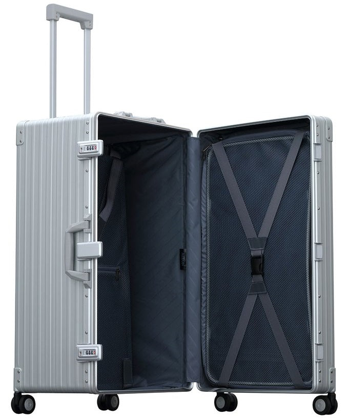 Aleon 30" International Trunk