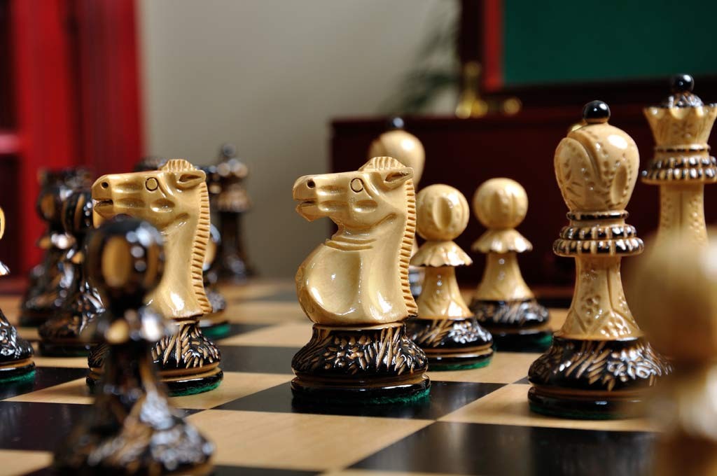 Staunton Burnt Reykjavik II Chess Set, Box and Board Combination - Burnt Boxwood