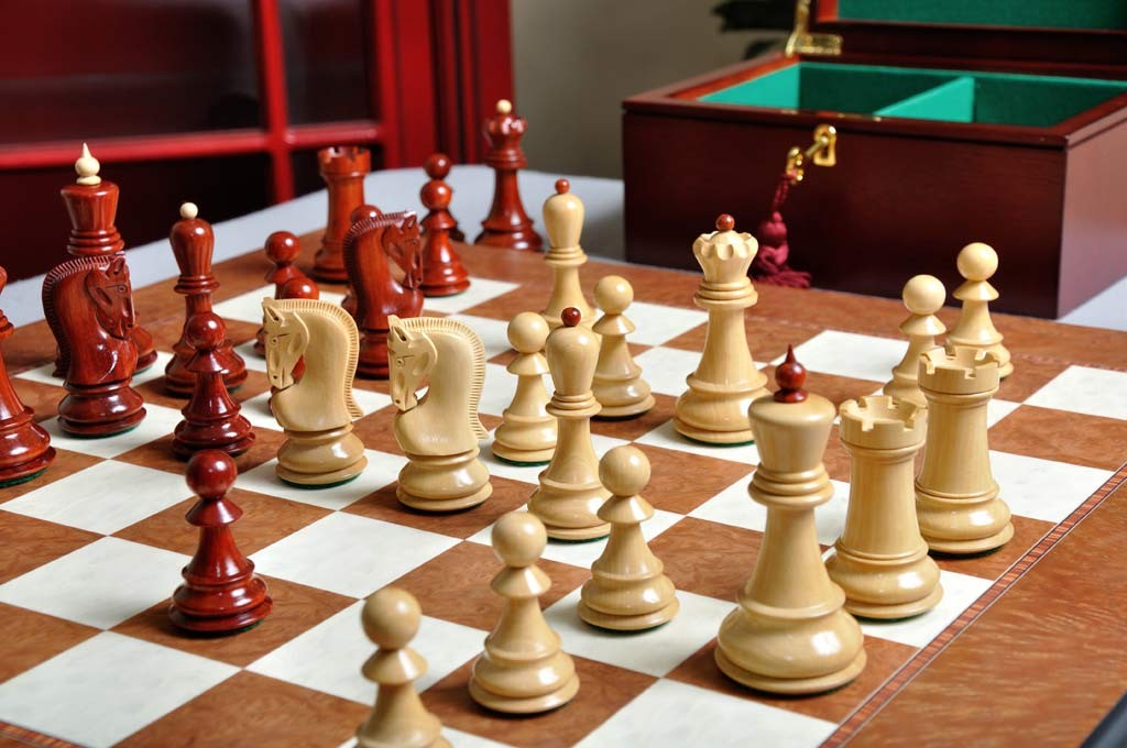 Staunton Zagreb '59 Chess Set, Box and Board Combination - Boxwood-Blood Rosewood